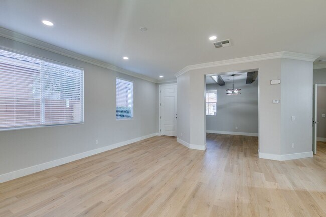 Building Photo - BEAUTIFUL SUMMERLIN 3 BEDROOM UPGRADED!!