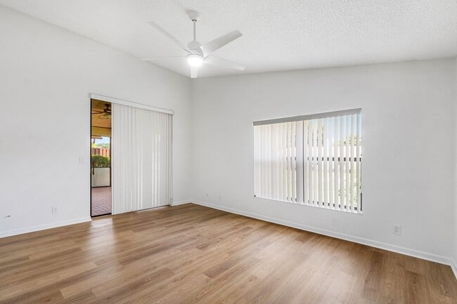 Building Photo - 4932 Boxwood Cir