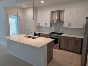 Building Photo - 775 Juniper St NE