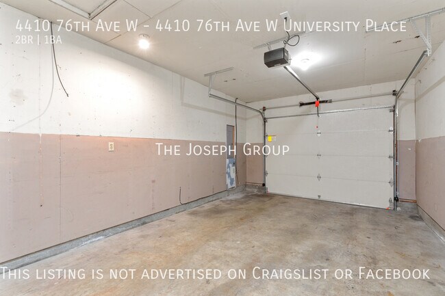 Building Photo - Sun-filled 2BD/1BA in University Place Duplex