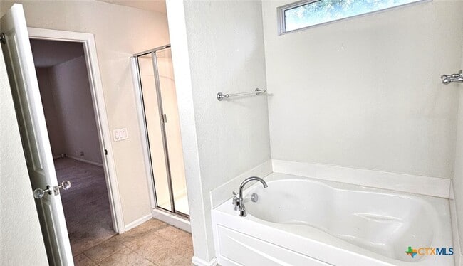 Building Photo - 5509 Columbia Dr