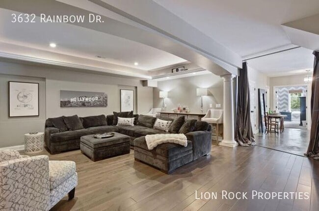 Building Photo - 3632 Rainbow Dr