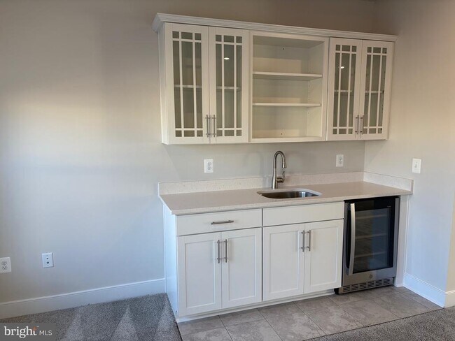 Building Photo - 139 Rubens Dr