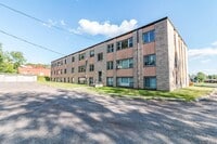 Building Photo - Available September! - 1 Bed 1 Bath Apartment