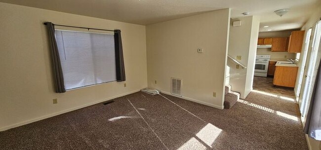 Building Photo - 2 bedroom 1.5 bath Home for Rent, Great Sp...