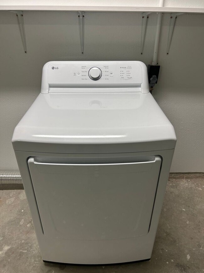 Building Photo - Remodeled 3 bedroom 2 bath Home in NE St Pete