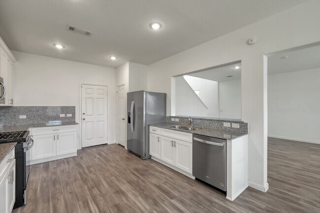 Building Photo - 7314 Madison Cmns Ln