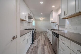 Building Photo - 2513 Belhaven Dr