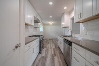 Building Photo - 2513 Belhaven Dr