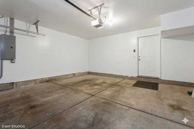 Building Photo - 3238 N Kilbourn Ave