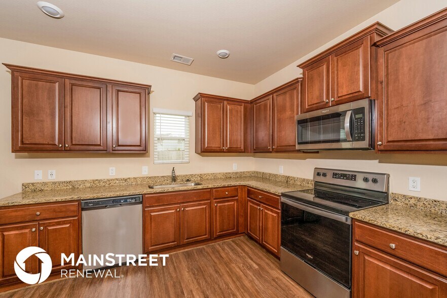 Building Photo - 625 Clover Cir