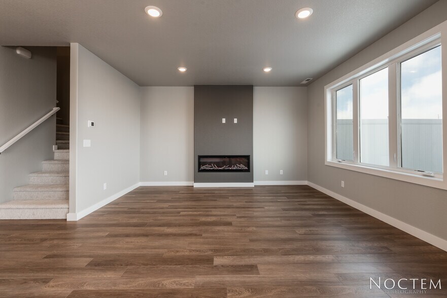 Building Photo - 5703 Iron Dr