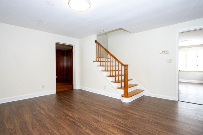 Building Photo - Two bedroom single-family home