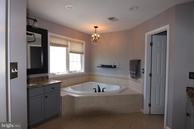 Building Photo - 25783 Fenian Ct
