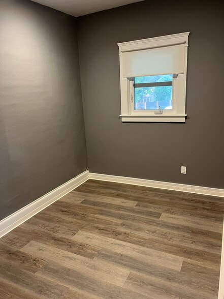 Building Photo - 1502 N Oakes St