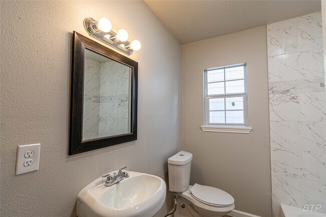 Building Photo - 3818 Blodgett St