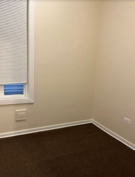 Building Photo - 1518 N Greenview Ave