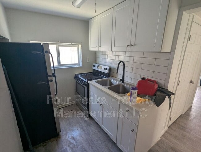 Building Photo - 102 E Hatcher Rd