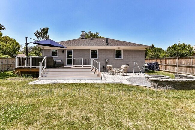 Building Photo - 1015 Woods Pl