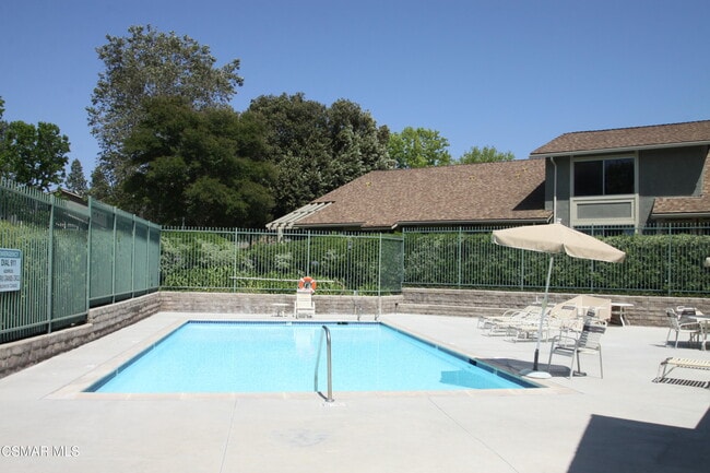 Building Photo - 565 Serento Cir