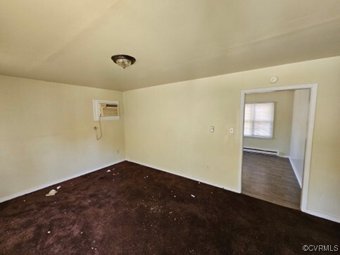 Building Photo - 15609 Silvertree Ln