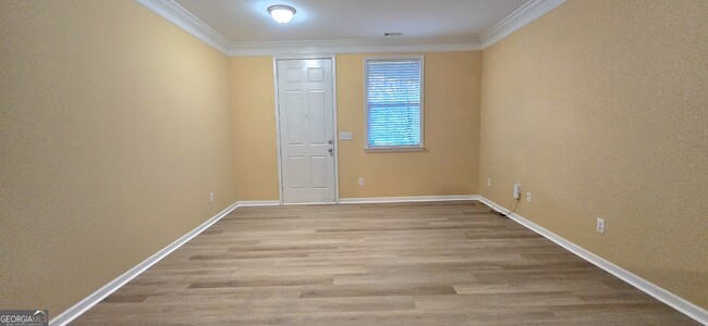 Building Photo - 11 Brookview Dr