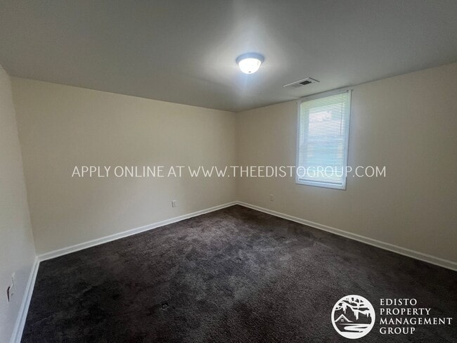 Building Photo - Charming 3BR Home with Screened Porch & Sp...