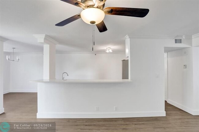 Building Photo - 105 Lake Emerald Dr