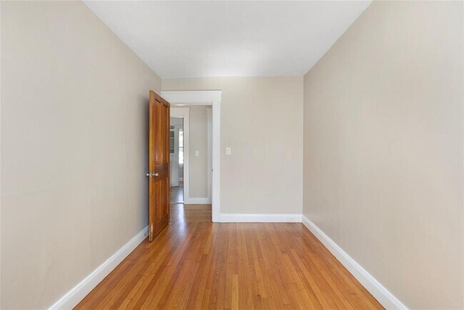 Building Photo - 3461 Kingstown Rd