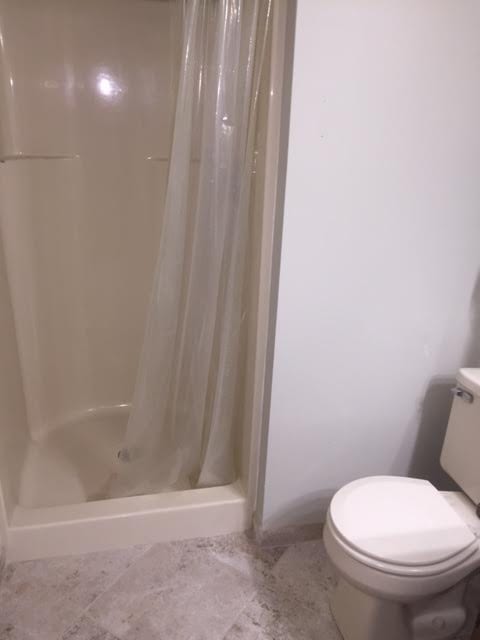 Building Photo - 4 Bedroom 3 Bath home available in Rockford