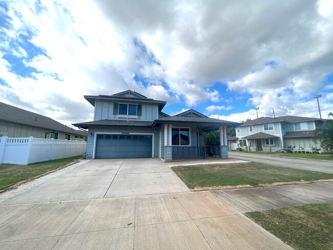 Primary Photo - Large 4 bedroom 3 Bathroom house in Lahiki...