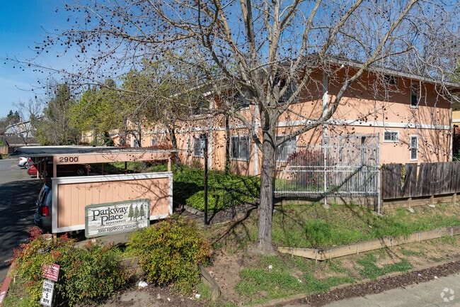 Entrance - Parkway Place