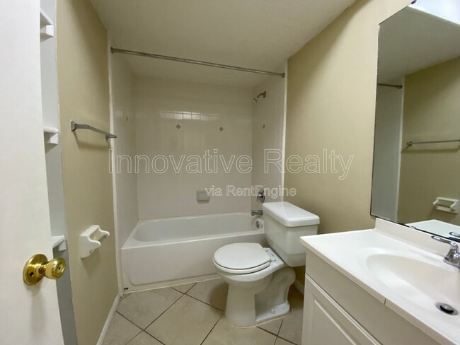 Building Photo - 623 E San Sebastian Ct