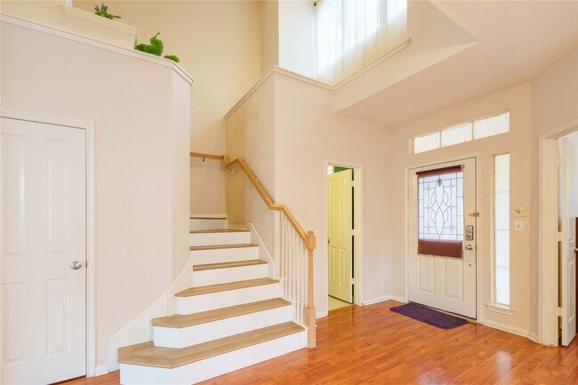 Building Photo - 2 Mystic Glade Ct