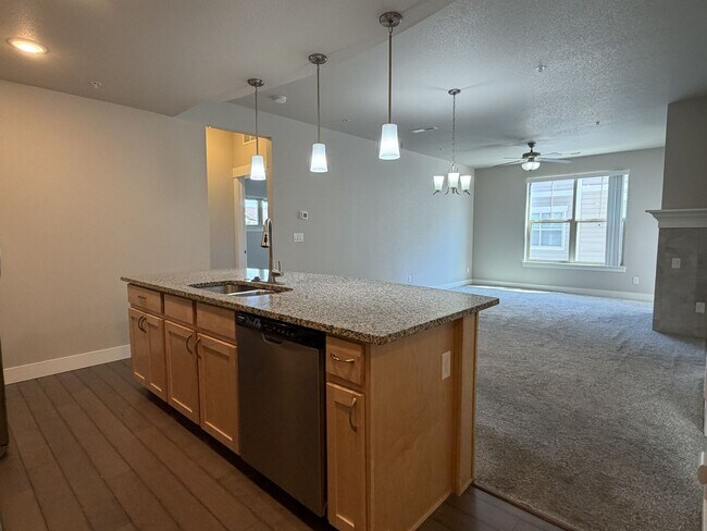 Building Photo - $200 Off First Month! Secure, Stylish & Convenient – 2 Bed Condo in Loveland