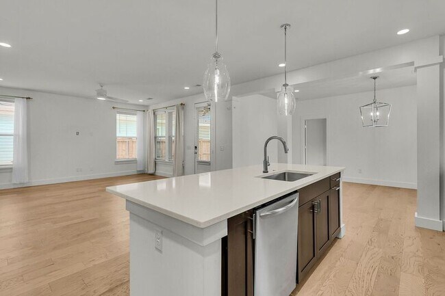 Building Photo - 102 True Blue Lp