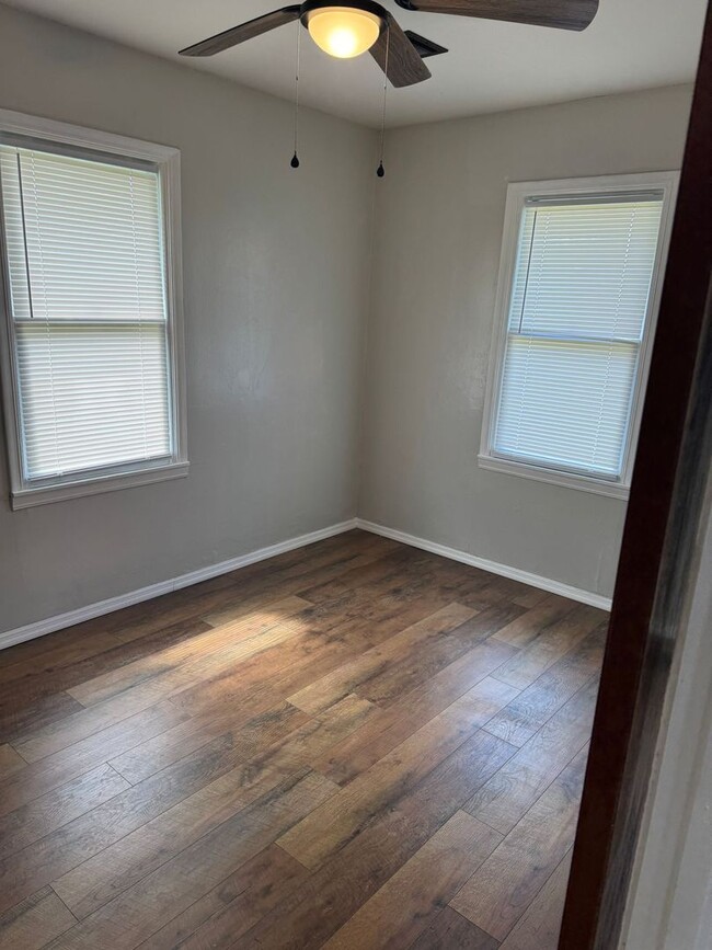 Building Photo - 213 NE Fenway Ave