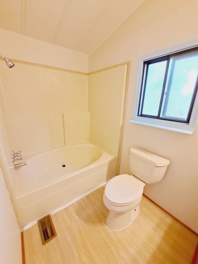 Building Photo - 2 Bedroom 2 Bathroom Trailer w/ Outdoor Sh...