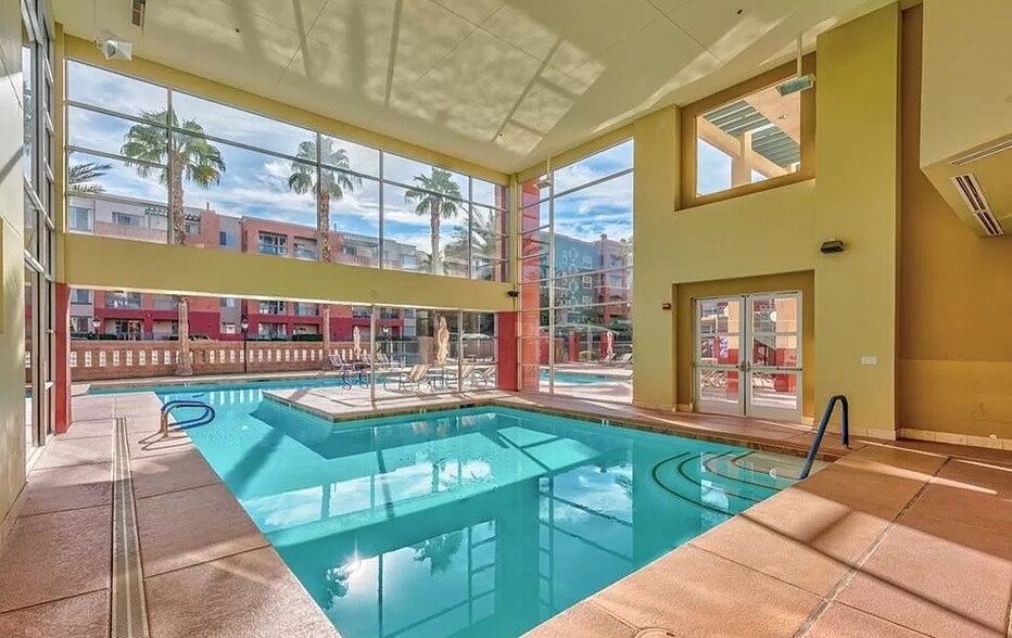 Upscale 3 Bedroom Penthouse Condo Indoor/Outdoor Pool - 83 E Agate Ave