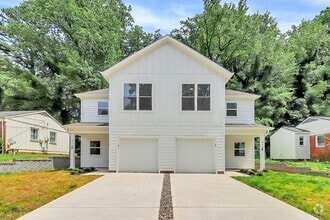 Building Photo - 911 Yellowstone Dr