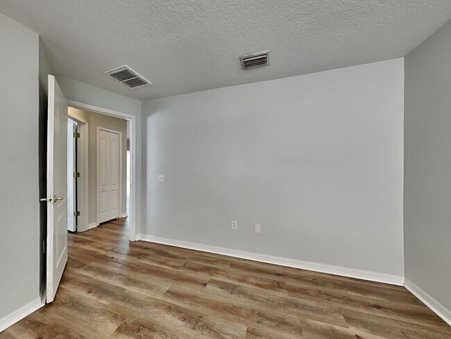 Building Photo - Spacious 3 Bedroom Home for Rent in Riverview, FL | Fenced Yard | 2-Car Garage