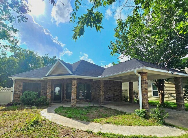 Primary Photo - 5122 Dickens Rd
