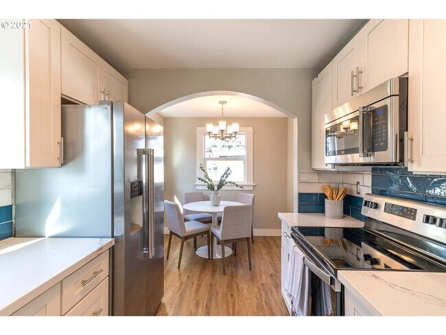 Building Photo - 8111 SE Taylor St