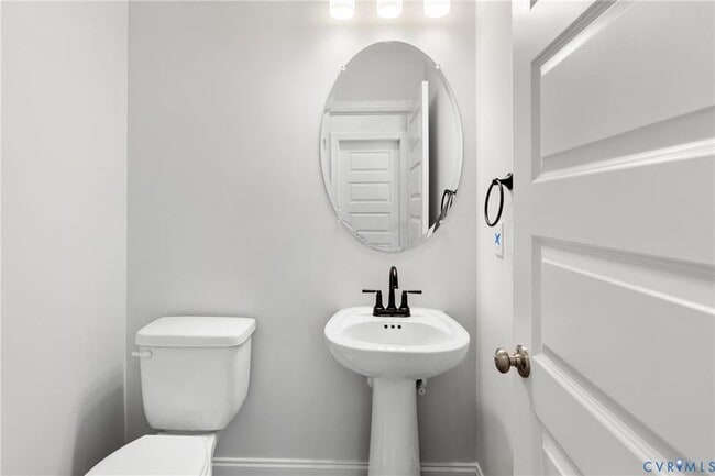 Building Photo - 121 This Wy