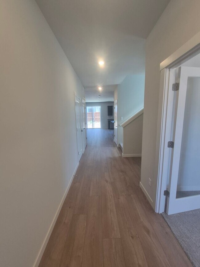 Building Photo - NEW - 4 BR/2.5 BA Plus office in Acadia Pointe