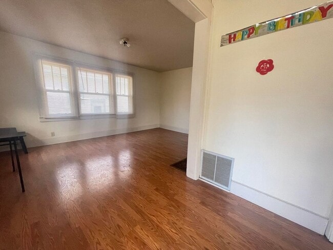 Building Photo - 3/1 close to MSU