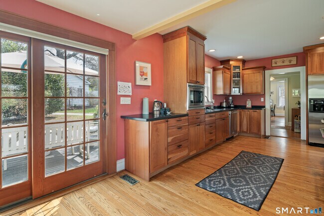 Building Photo - 13 Birch St