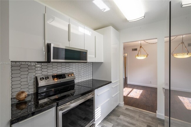 Building Photo - 8002 Lagos De Campo Blvd