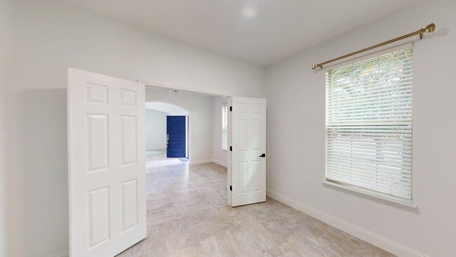 Building Photo - 6 BR  5 BA  LUXURY POOL HOME -  Fells Landing Subdivision- Minutes to Medical City!