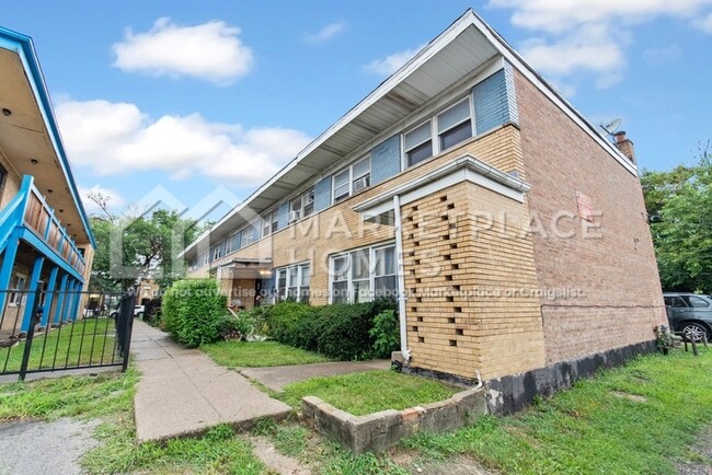 Building Photo - 6621 S Wabash Ave